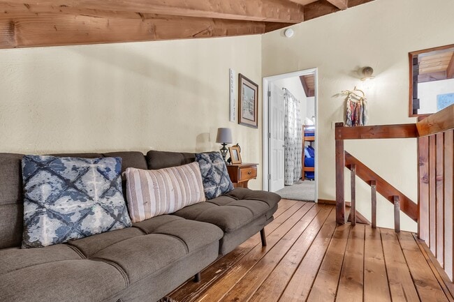 Building Photo - 689 Butte Ave