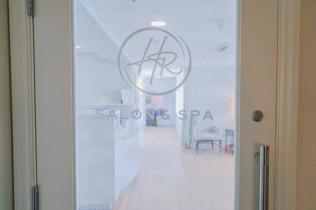 Building Photo - 18 Bristol Ln