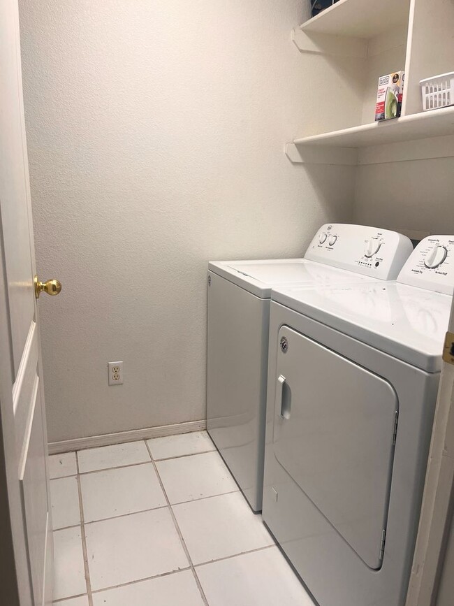 Building Photo - Unfurnished Long Term Pool Home