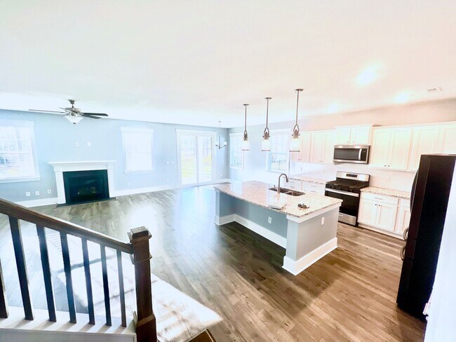 Building Photo - Prestigious 4 Bedroom Home on the Crystal ...