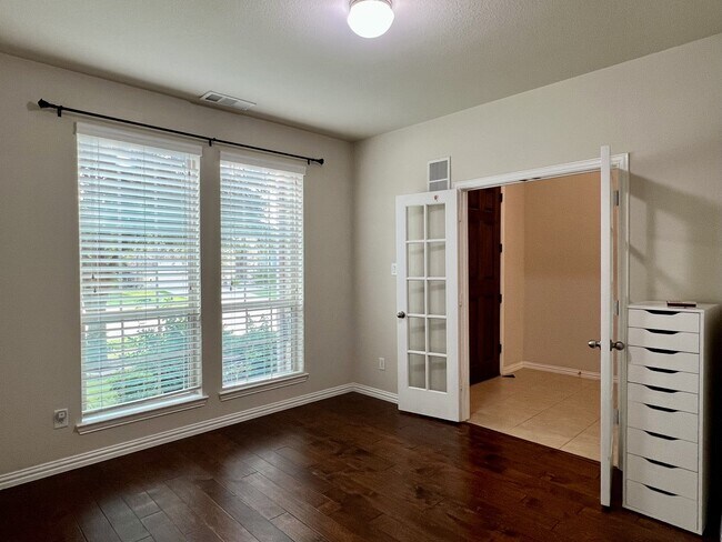 Building Photo - 2104 Indigo Dr