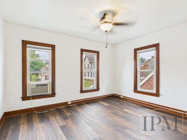 Building Photo - 1/2 OFF 1st Months Rent! Available Now!  D...
