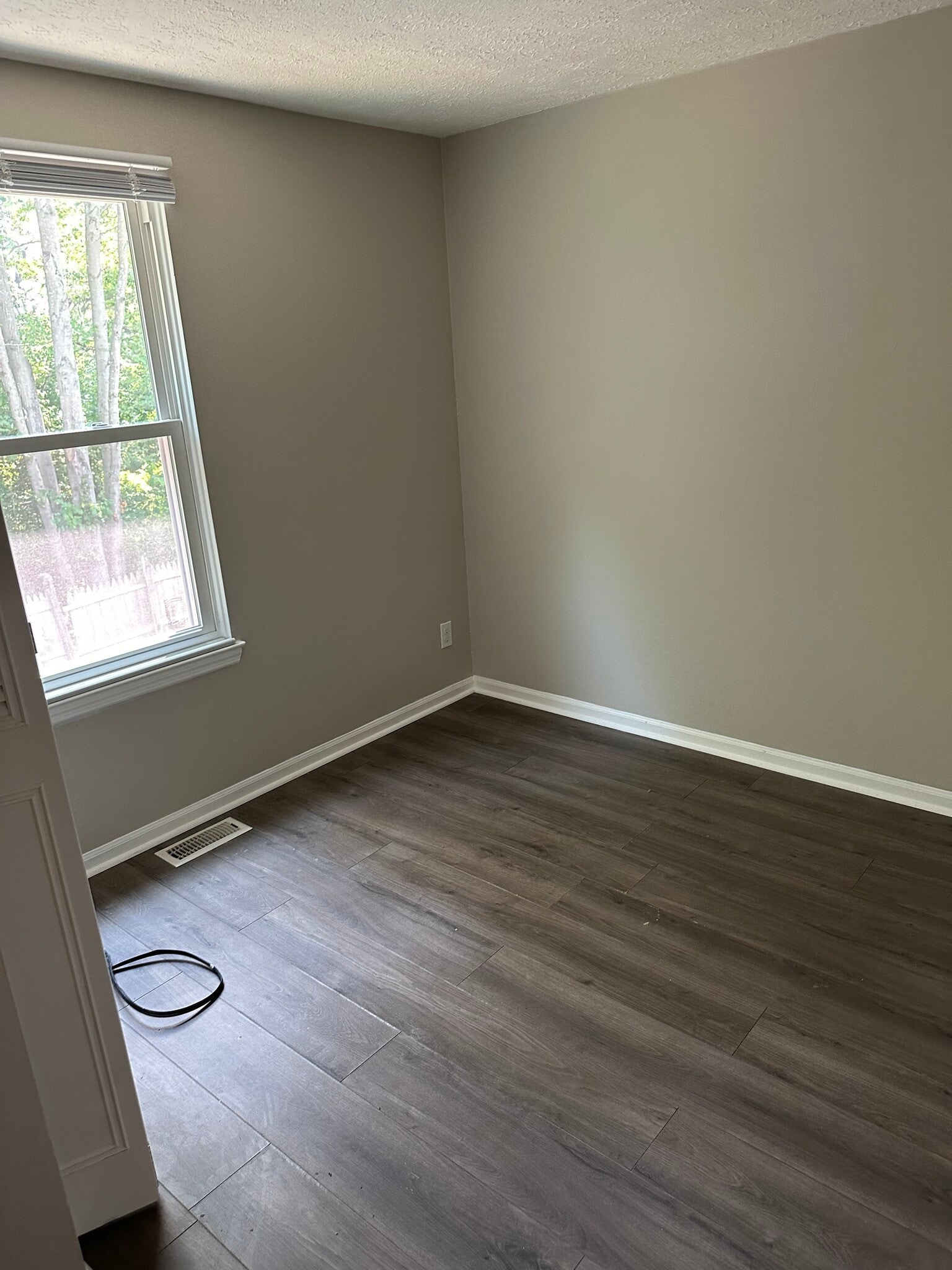 Building Photo - 10 Victoria Manor Ct