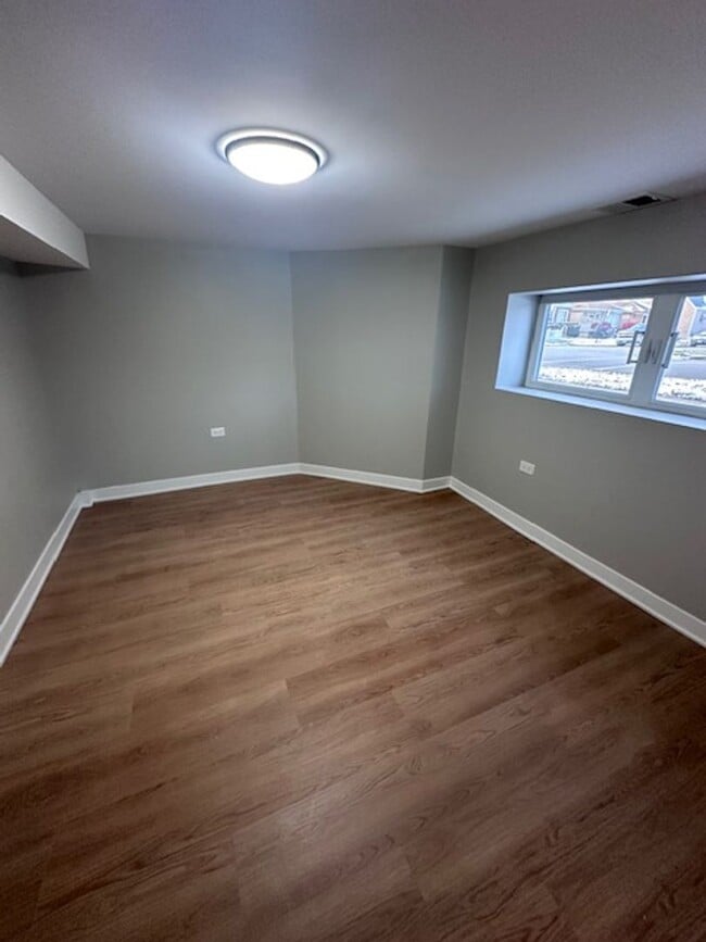 Building Photo - Clearing single family for rent