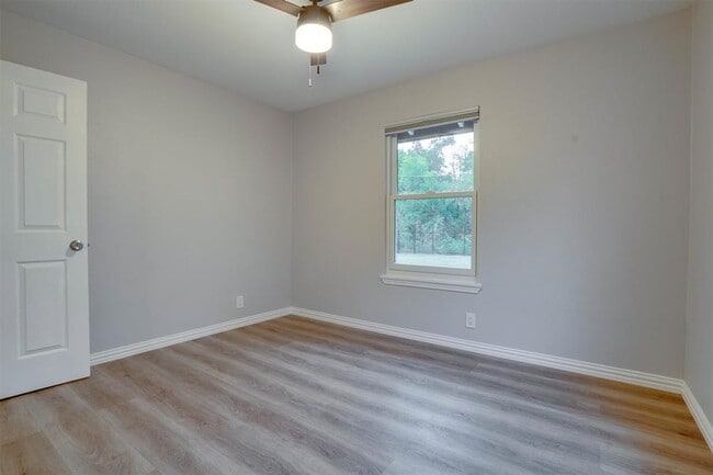 Building Photo - 600 Bramble Dr