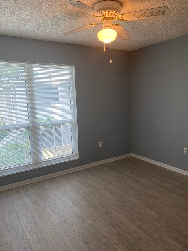 Building Photo - 610 Windrush Bay Dr