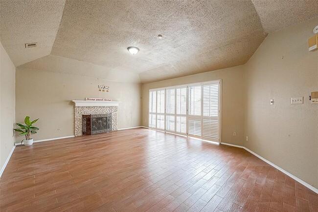Building Photo - 14947 Heritage Wood Dr