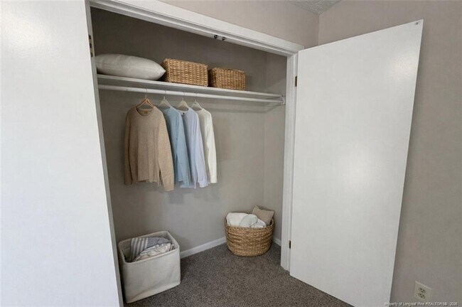 Building Photo - 6811 Mangrove Dr