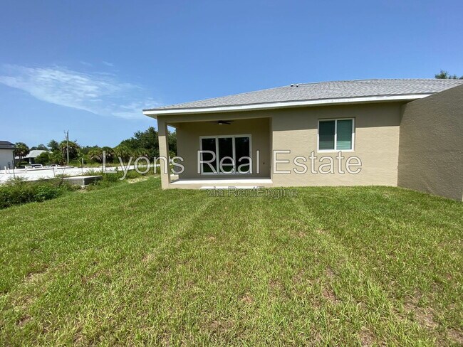 Building Photo - 10398 Port Everglades St