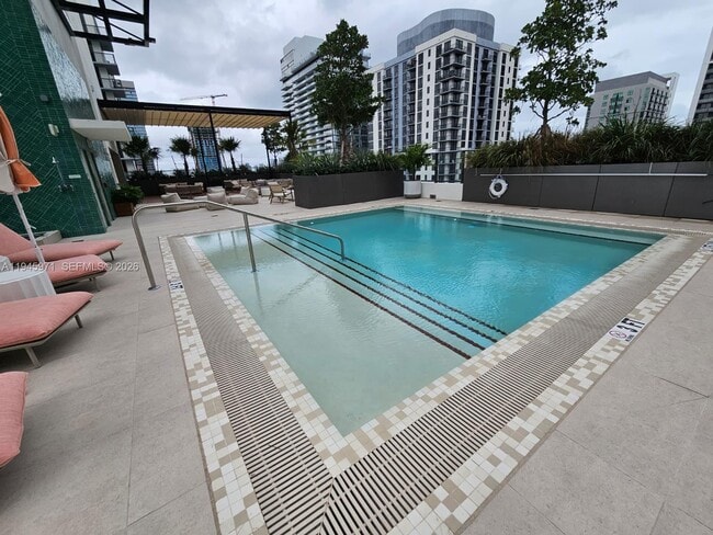 Building Photo - 11 NE 6th St