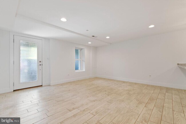 Building Photo - 3325 11th St NW