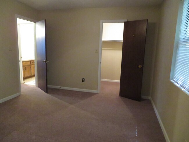 Building Photo - 2081 Sandcastle Dr