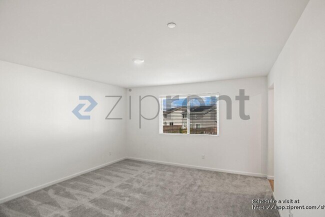 Building Photo - 861 Pipit St