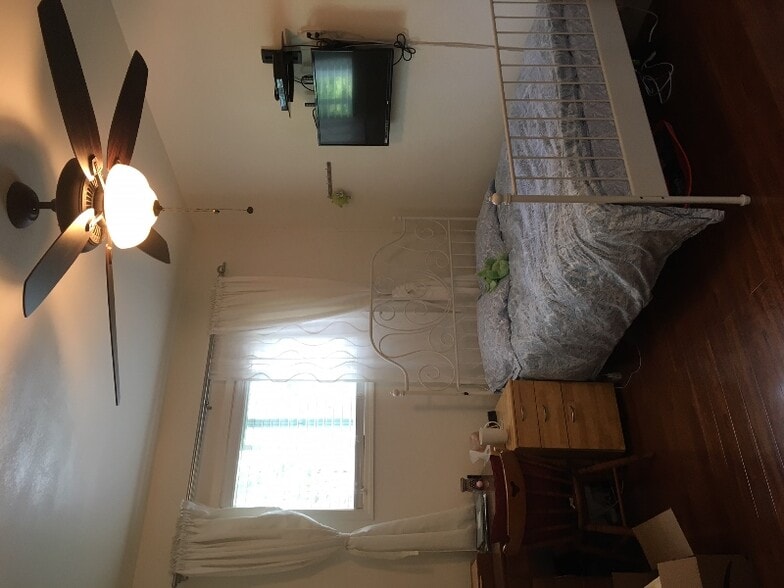 Building Photo - 600 Morse Ave