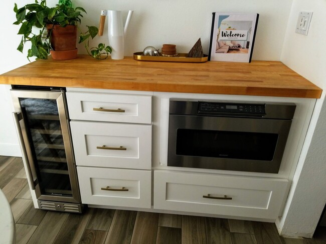 Building Photo - Little Italy 2bed Townhouse, Wait, how cute is this! Furnished/Unfurnished