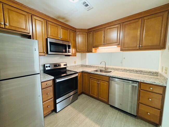 Building Photo - 1210 University Terrace