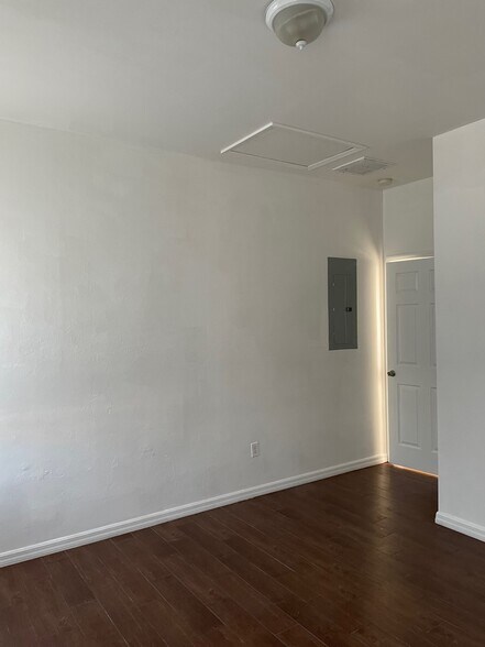 guest bed room - 505 W Hickpochee Ave