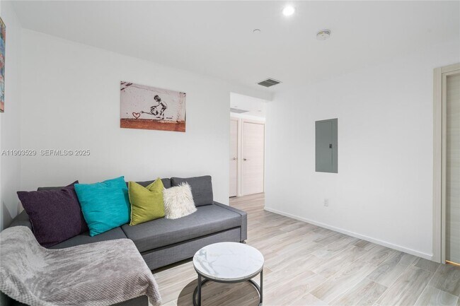 Building Photo - 801 S Miami Ave