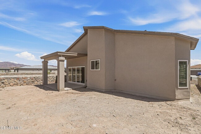 Building Photo - 941 Aqueduct Ave