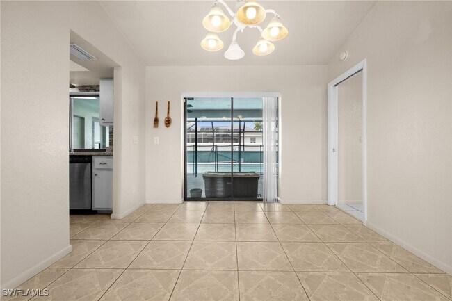 Building Photo - 415 SE 12th Ct