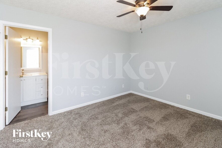 Building Photo - 421 Martin Ave