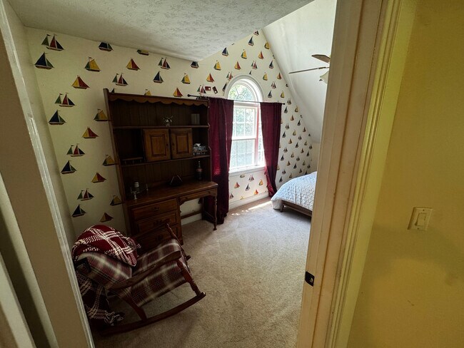 Building Photo - Room in House on Tyson Rd