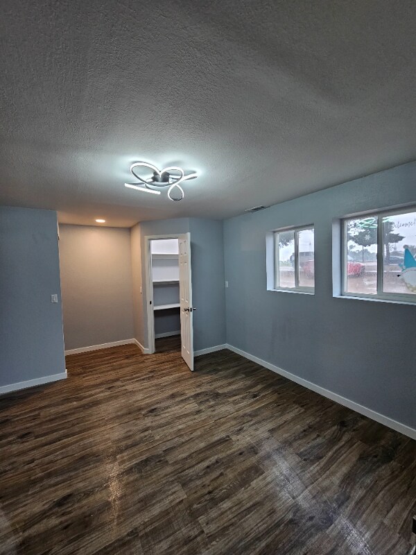 Building Photo - 806 Yucca Dr