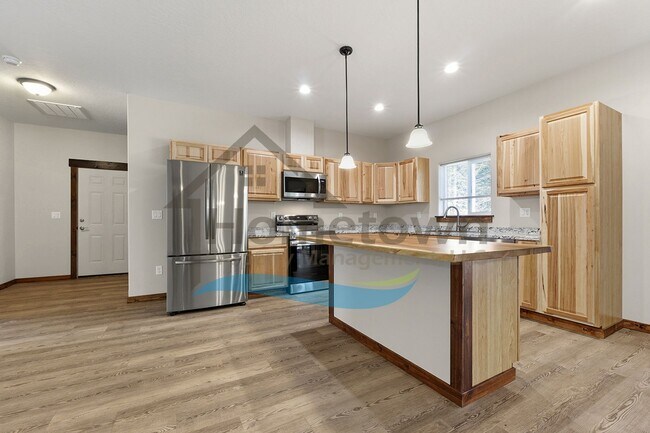 Building Photo - 4 Bedroom 2 Bathroom Home with Attached 2-Car Garage Available in Blanchard!