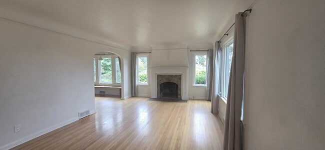 Building Photo - 3622 13th Ave S