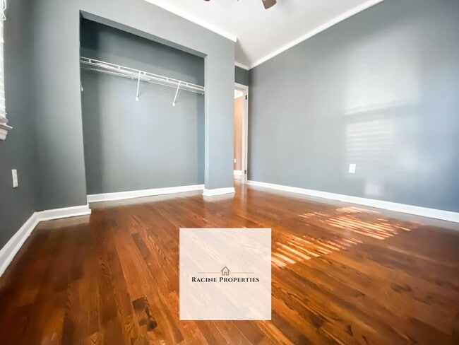 Building Photo - Cozy Two Bedroom Located Near Downtown Cli...