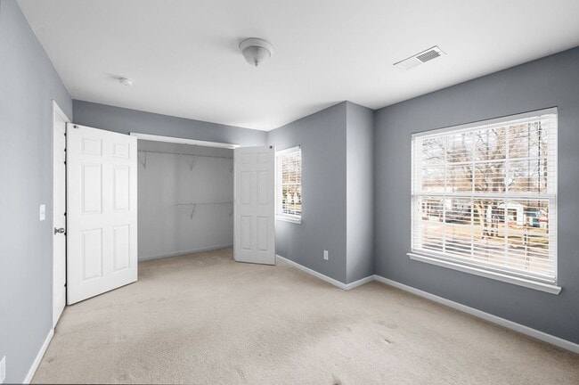 Building Photo - Awesome 2BE/2.5BA duplex Incredible location near Vanderbilt University!