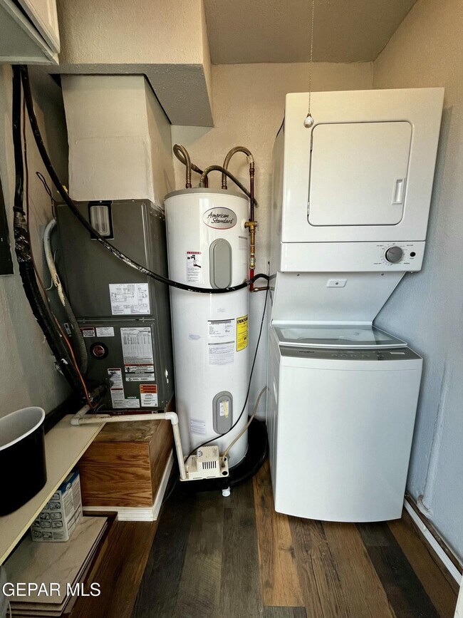 Building Photo - 6700 Escondido Dr