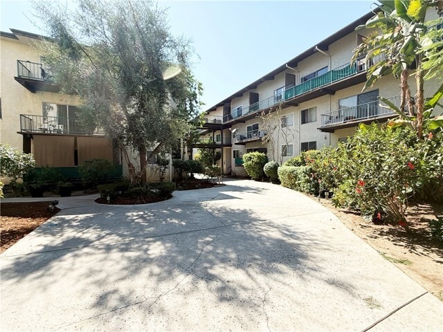 Building Photo - 5460 White Oak Ave