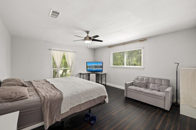Building Photo - 2114 Briargreen Dr