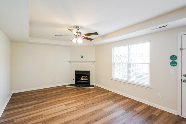 Building Photo - 125 Summerlake Pl