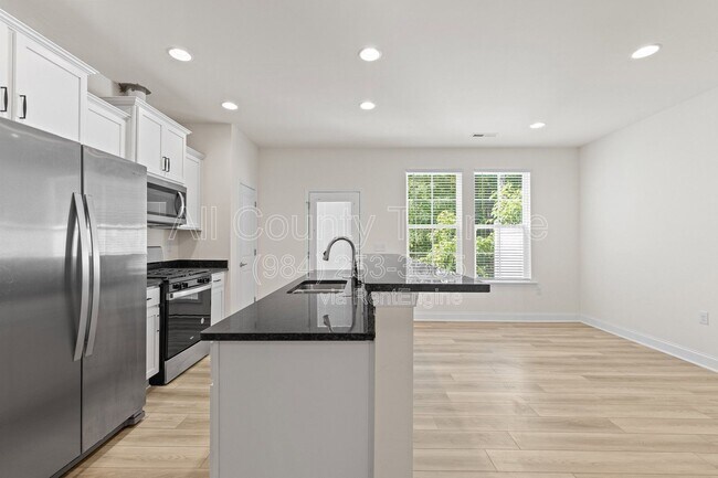 Building Photo - 1176 Channel Drop Dr