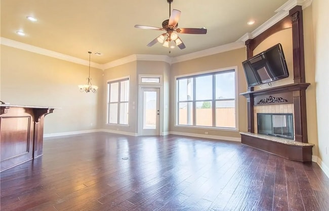 Building Photo - 306 Camelback Dr