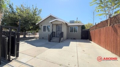 Building Photo - Cute 3 Bedroom Located in Taft!