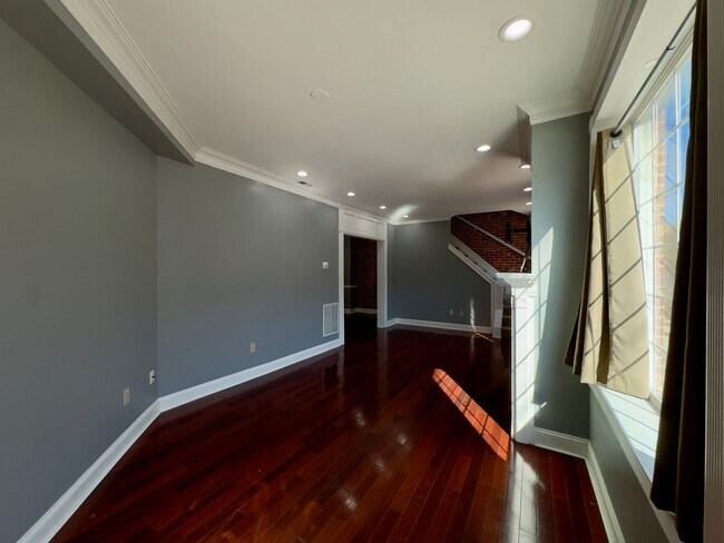Building Photo - Charming 2Bed/2.5Bath in Washington Vilage - Extra Space in the Basement