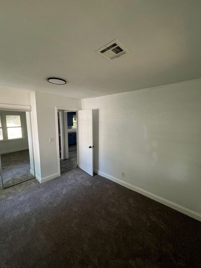 Building Photo - 1418 S Lulu St