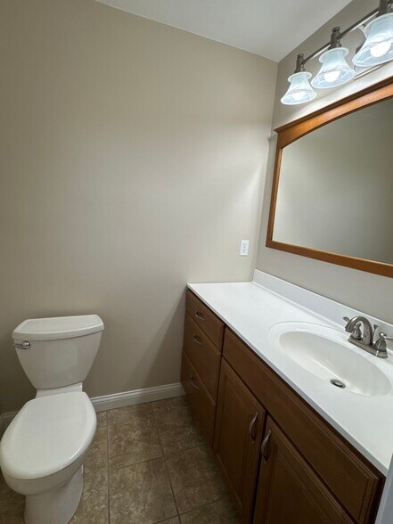 Building Photo - 233 Manor Dr