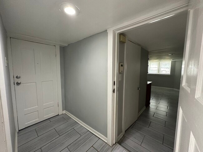 Building Photo - 2815 N Albany Ave