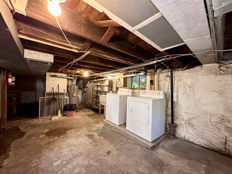 Building Photo - 1413 Laurel Pl