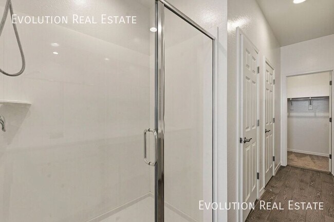 Building Photo - 11461 E Ulysses Ave