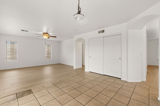 Building Photo - Solar Home with Nice Floorplan in a Great Location! Norterra Dynamite Ranch