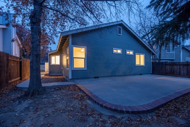 Building Photo - BEAUTIFULLY UPDATED CRYSTAL LAKES HOME WITH PRIVATE BACKYARD, RESORT-STYLE AMENITIES & PRIME SOUT...