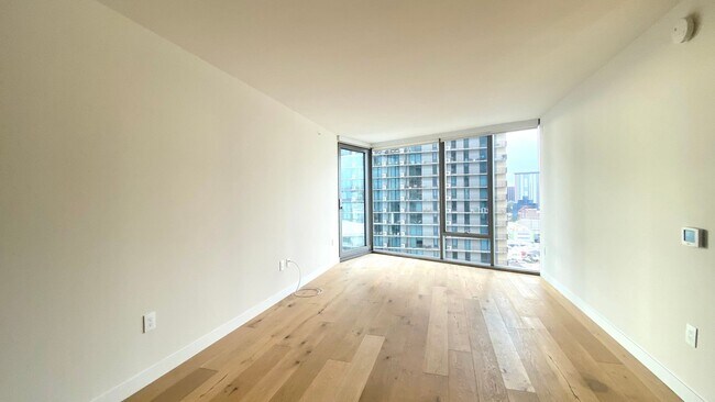 Building Photo - Available NOW - AE'O 1 BED 1 BATH w/ 1 COV...