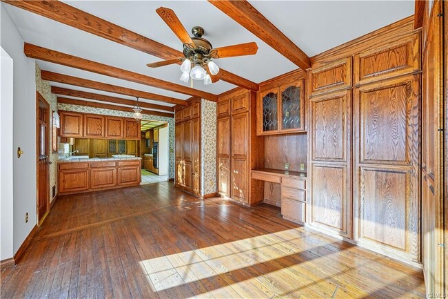 Building Photo - 1527 Royal Oaks Dr