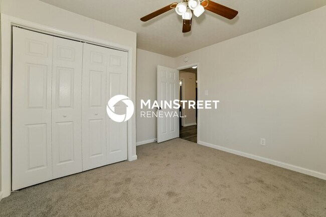 Building Photo - 3 Bedroom Pet-Friendly Home in KNOXVILLE, TN with Main Street Renewal