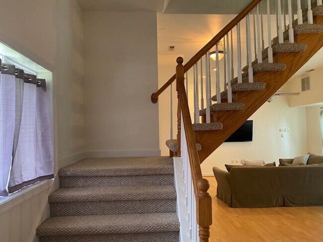 Building Photo - Riverside Drive